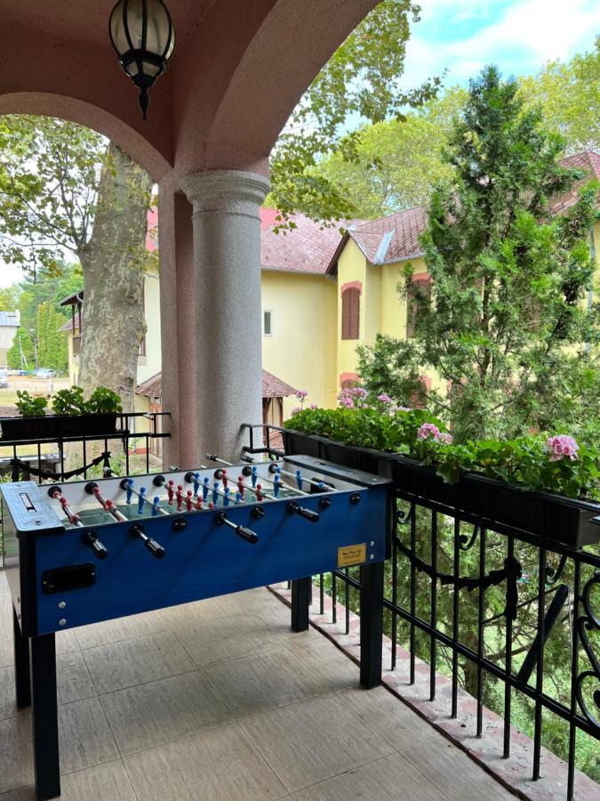 Party Villa Holiday Rent Balatonföldvár Exteriör bild