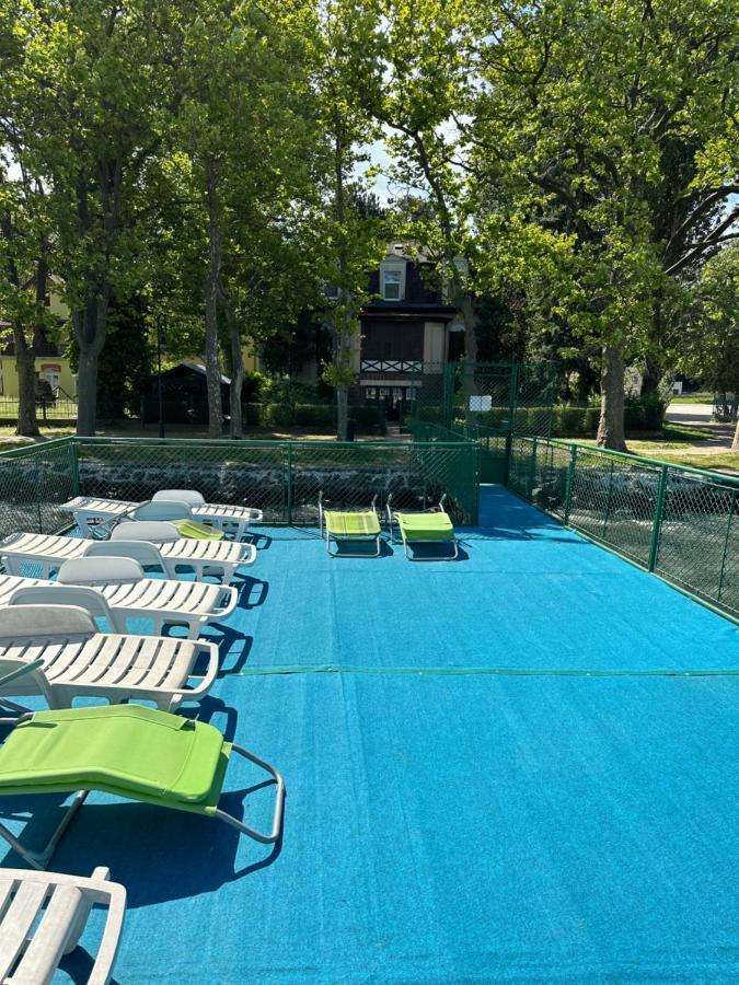 Party Villa Holiday Rent Balatonföldvár Exteriör bild