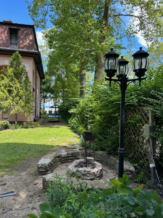 Party Villa Holiday Rent Balatonföldvár Exteriör bild